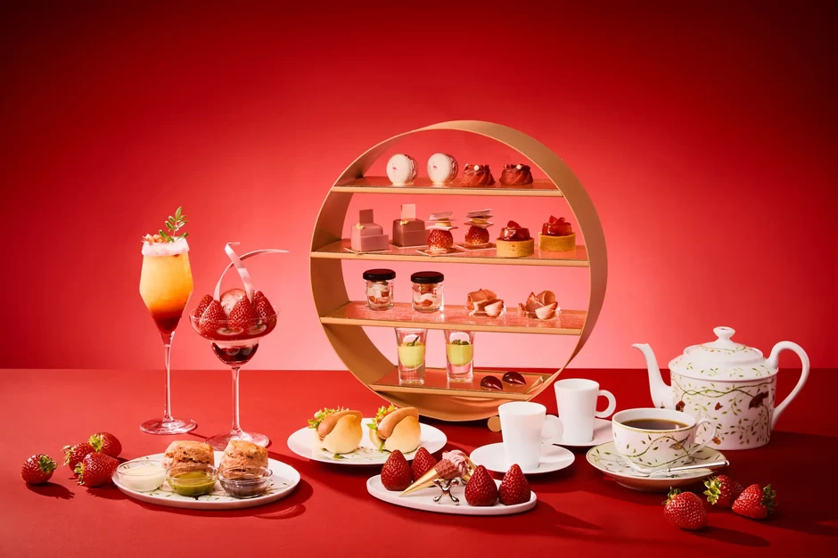 Afternoon Tea “VOYAGE” La saison des Iga do-dan fraises【「大阪ステーションホテル】