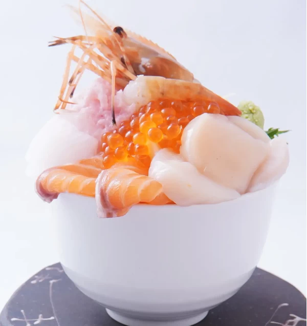 「シハチ鮮魚店」  シハチ彩り北海道海鮮丼