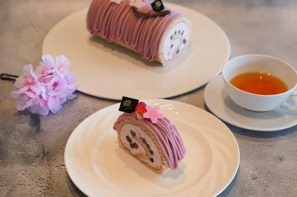 ＜桜ロールケーキ＞