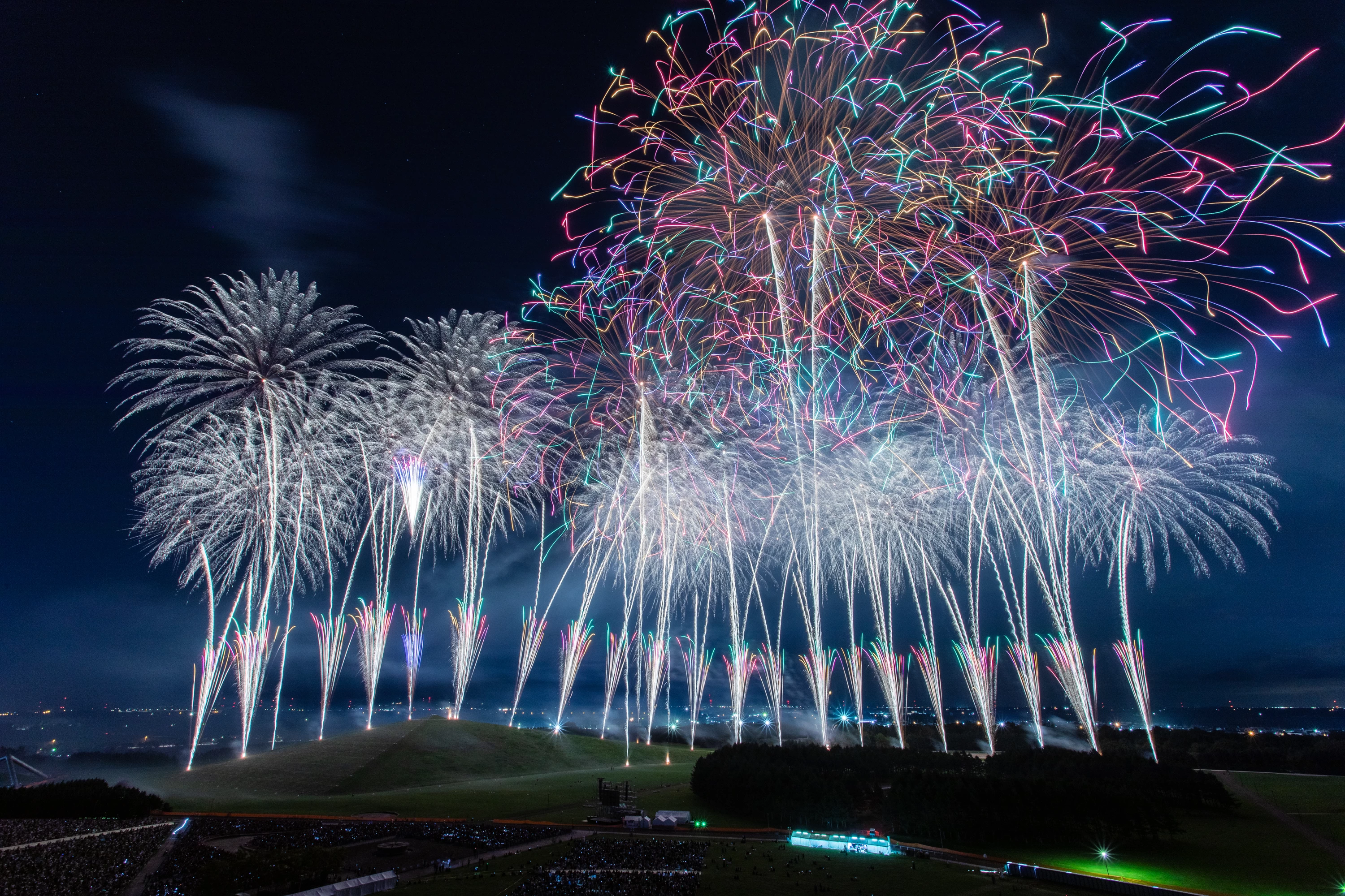 北海道芸術花火2024【モエレ沼公園】│北海道の人気イベント│旅色