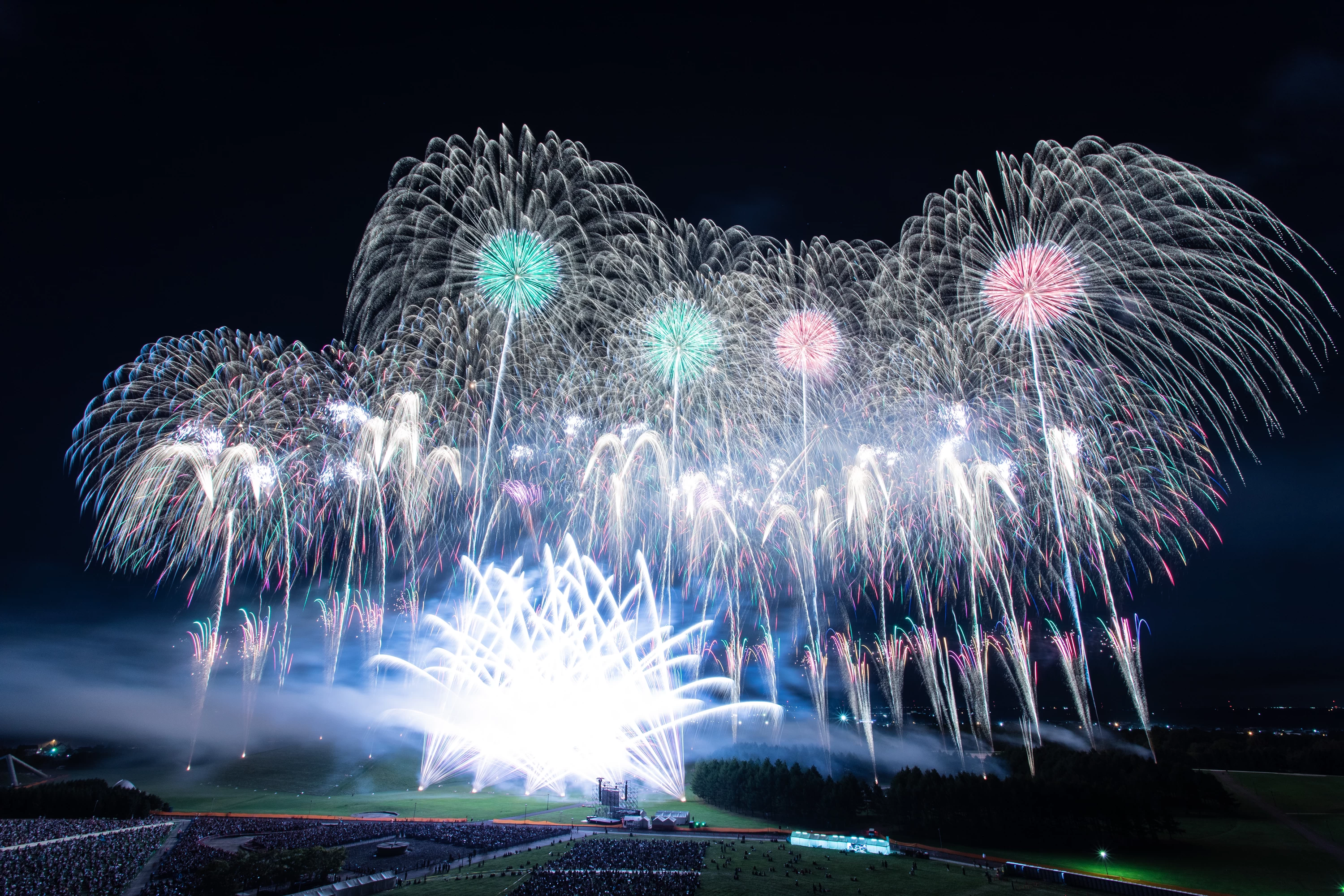 北海道芸術花火2024【モエレ沼公園】│北海道の人気イベント│旅色