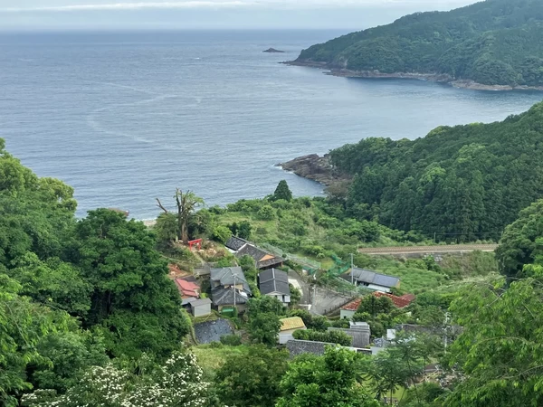 徐福の宮遠望（三重県熊野市波田須町）