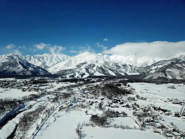 北アルプスの雄大な自然情景