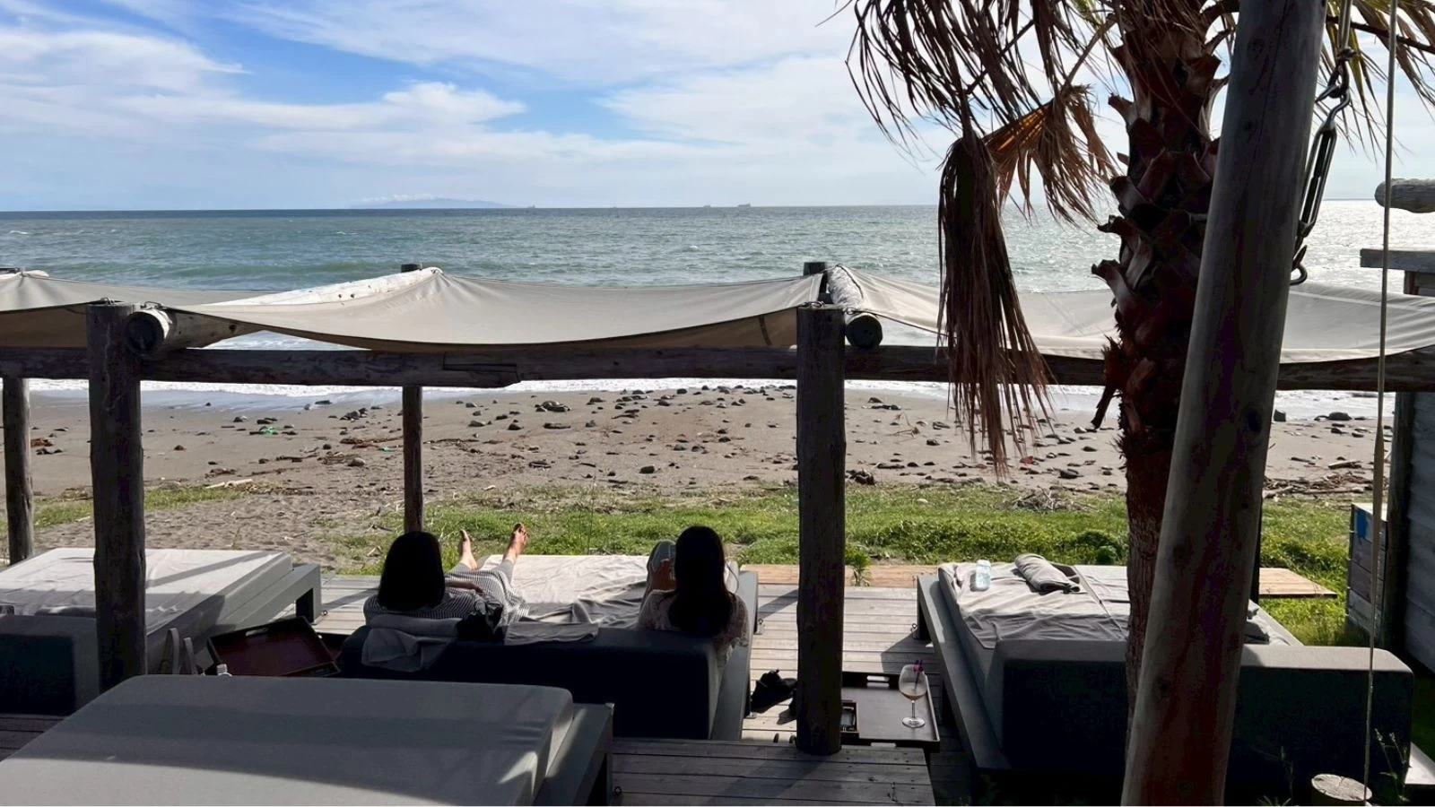 「Motona Beach Club」のおしゃれなカバナで海外リゾート気分に浸る! 大人女子のための極上日帰りリゾート旅【千葉・鋸南町】
