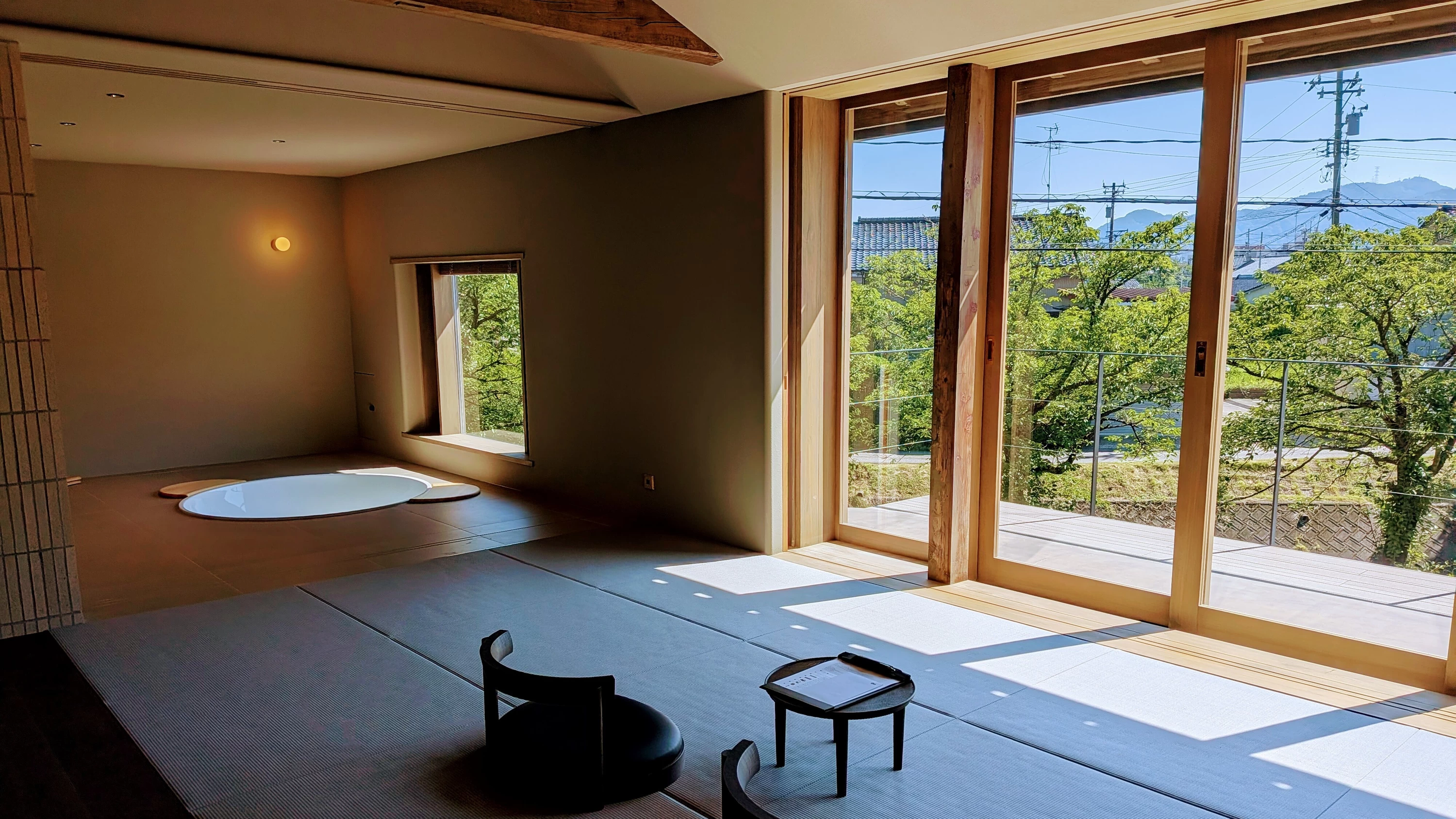 富山県・井波にある職人の技と空間に浸る宿「Bed and Craft」新棟OUKAと個性豊かな6棟を紹介