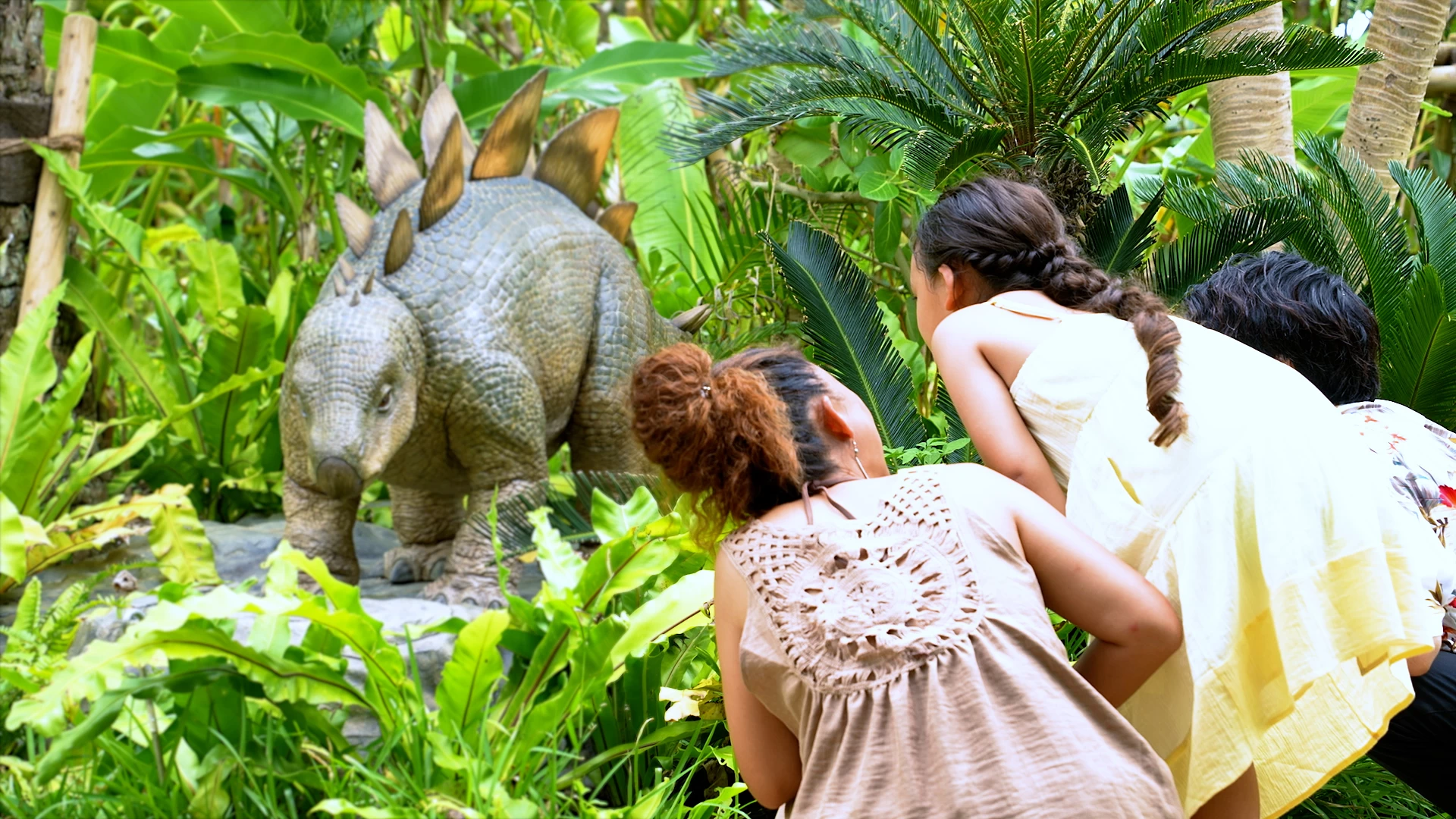 FINDING DINOSAURS（ファインディング ダイナソーズ）