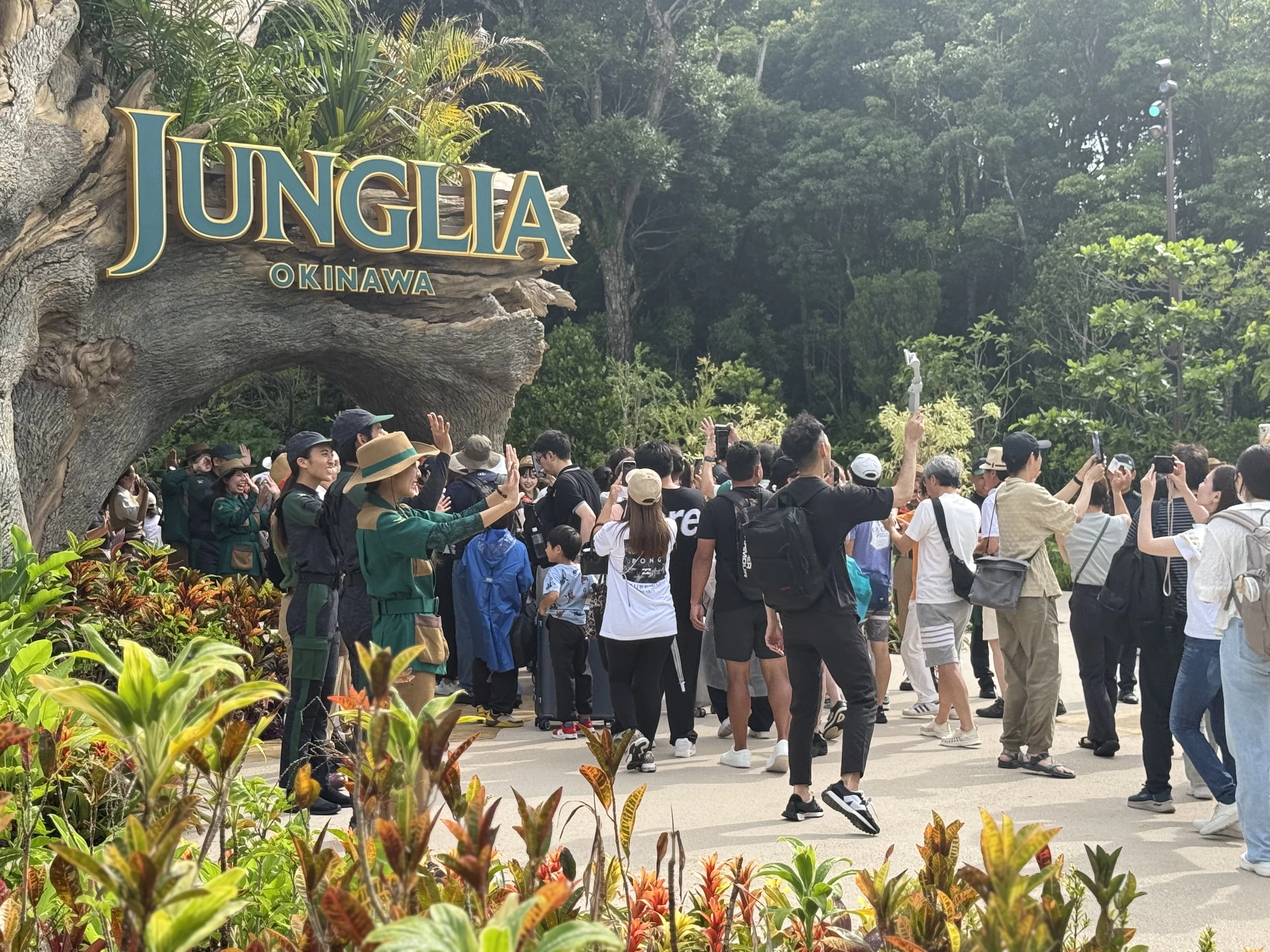 ジャングリア沖縄　オープン当日の様子