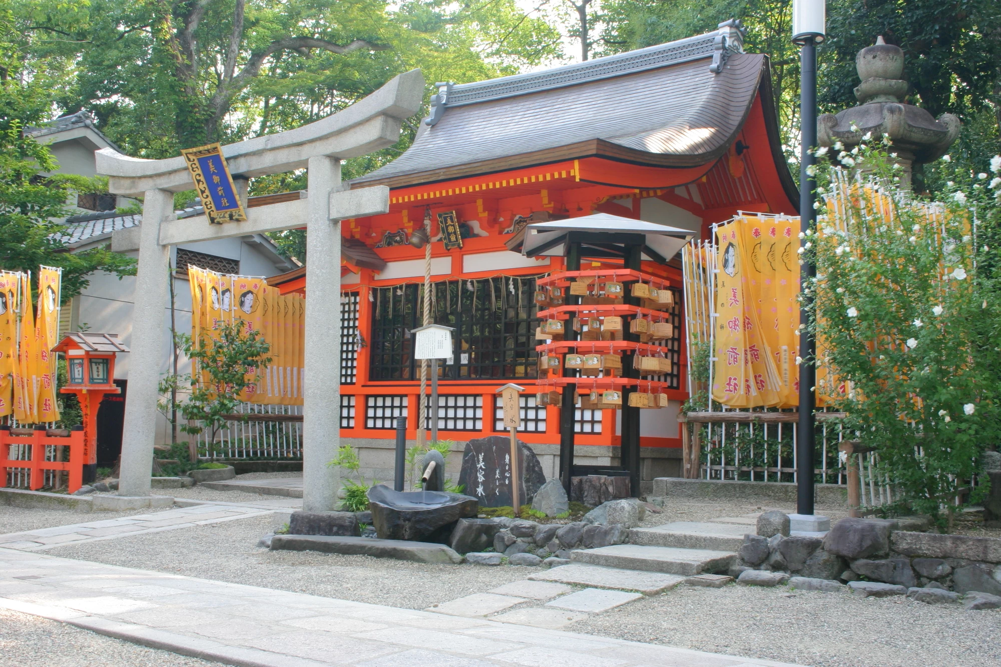 八坂神社 美御前社