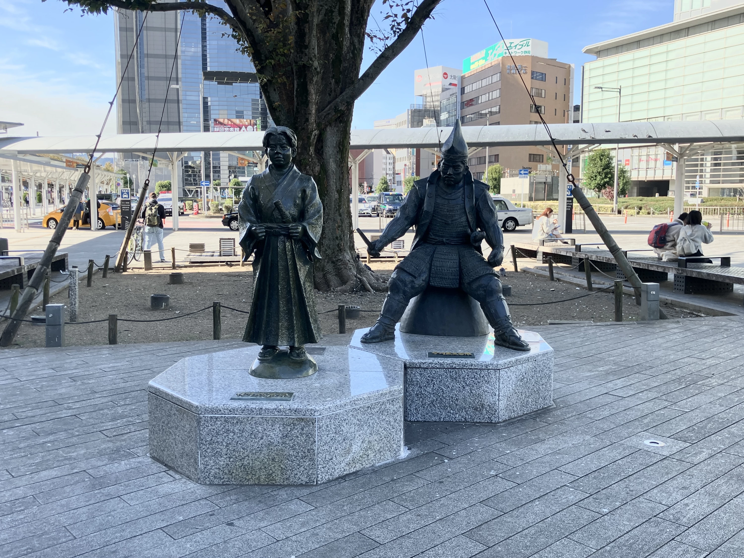 竹千代君像・今川義元公像