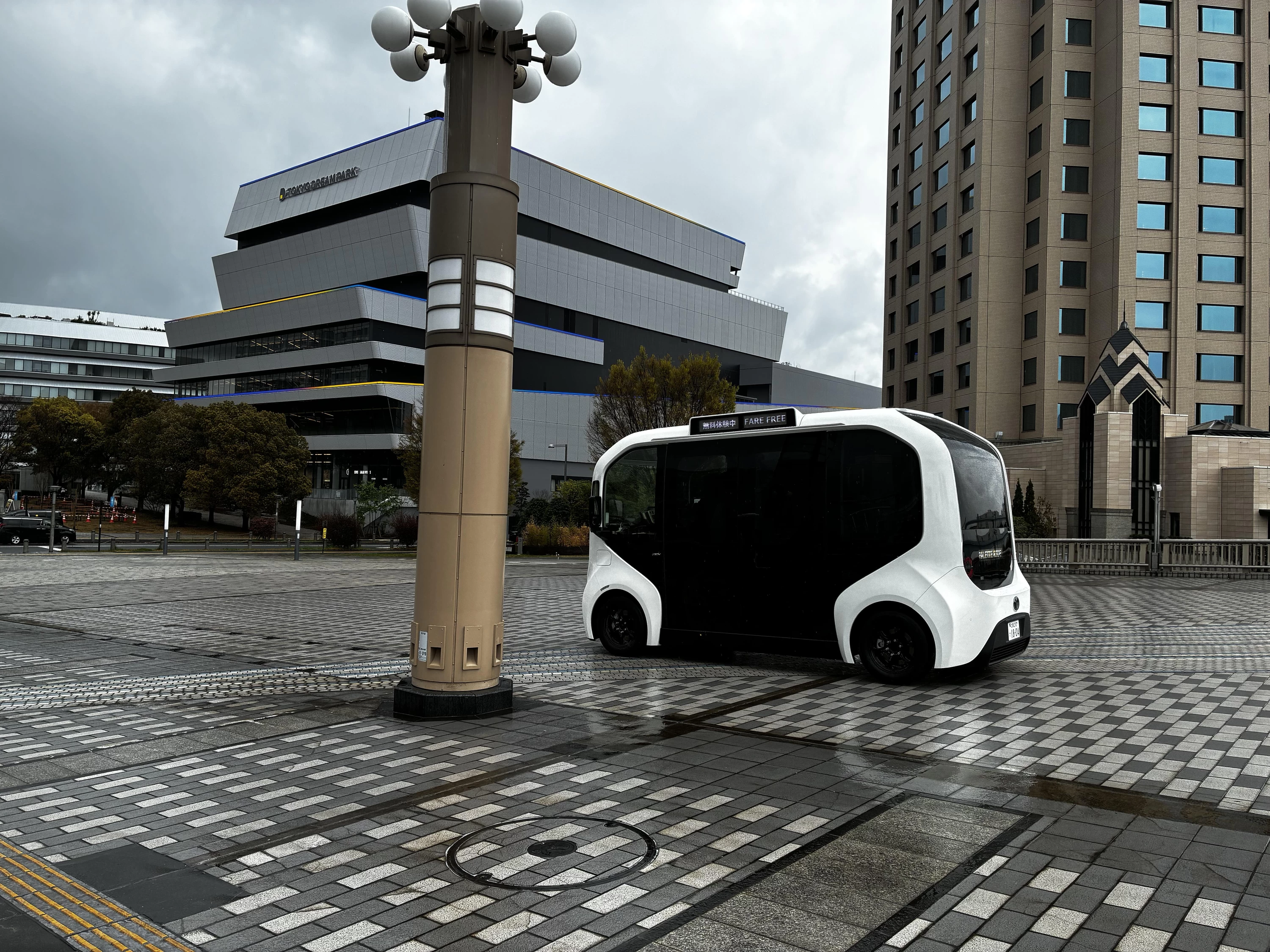 電動バスと東京ドリームパーク