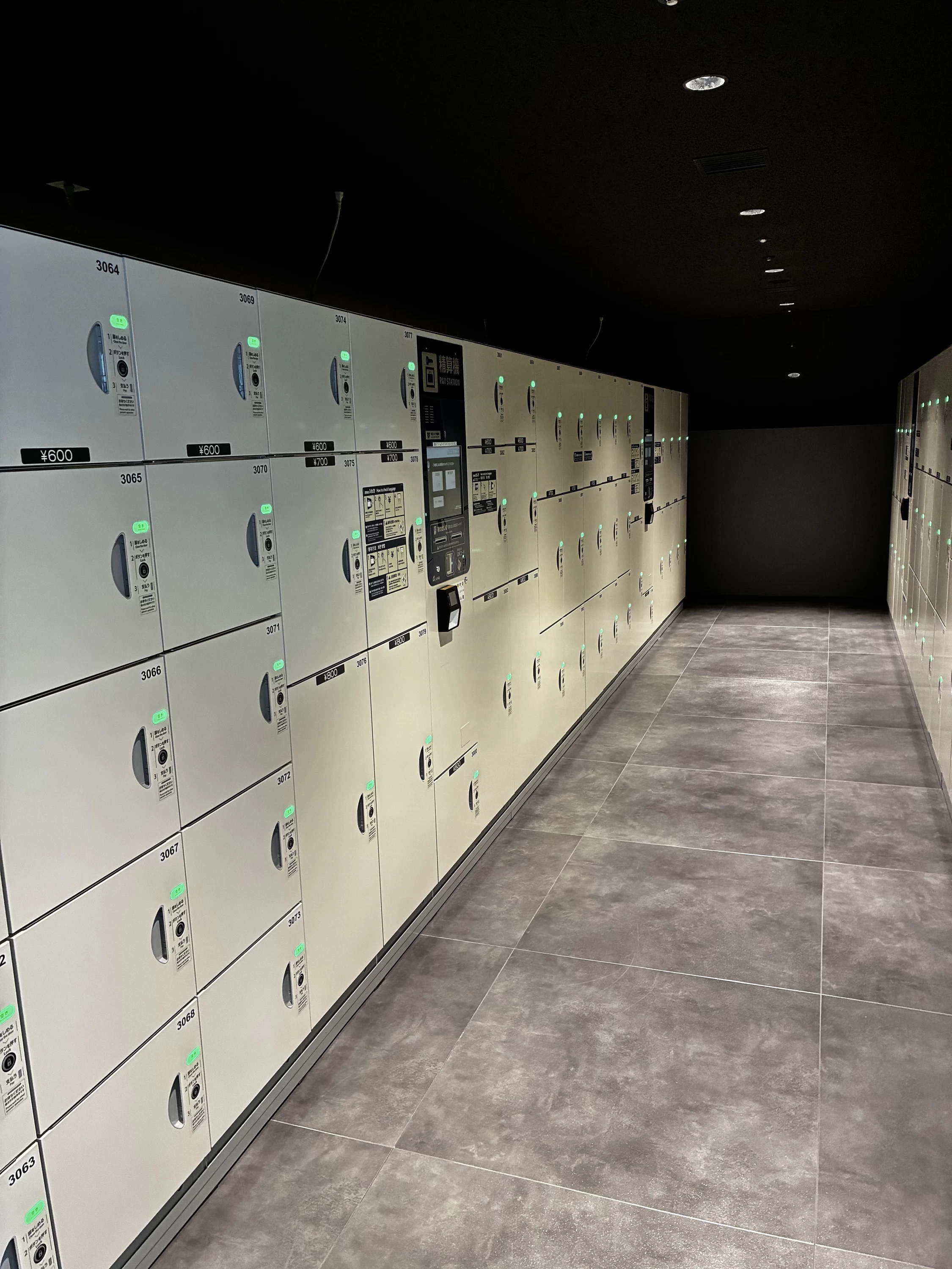 2階 コインロッカー