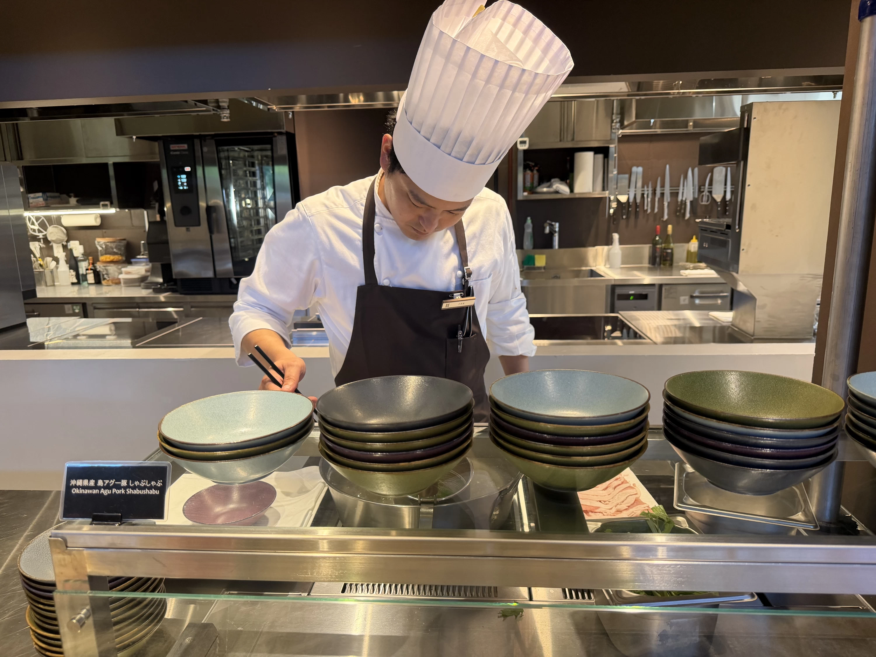 目の前で提供、「あぐー豚のしゃぶしゃぶ」