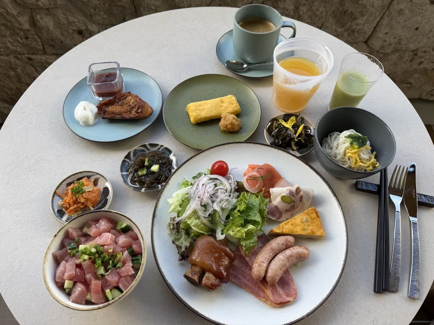 ブッフェスタイル形式の朝食