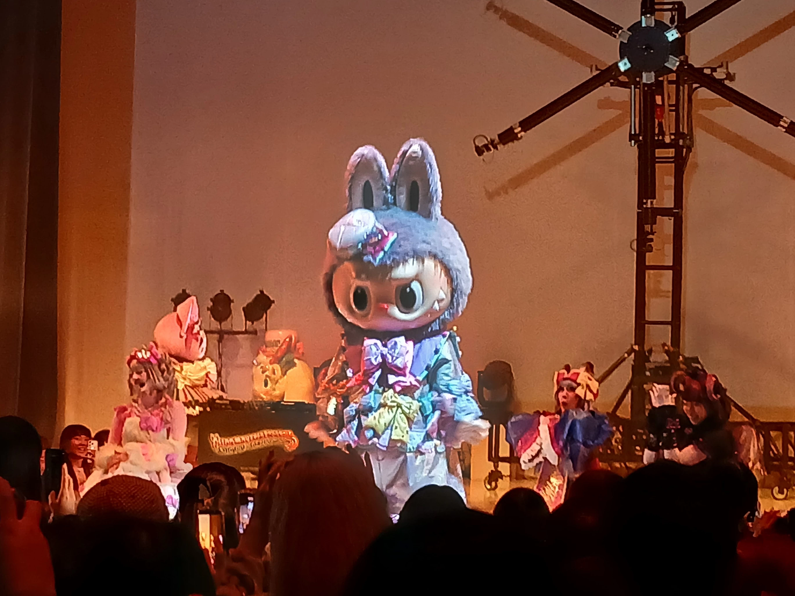 PARTY中のLABUBU
