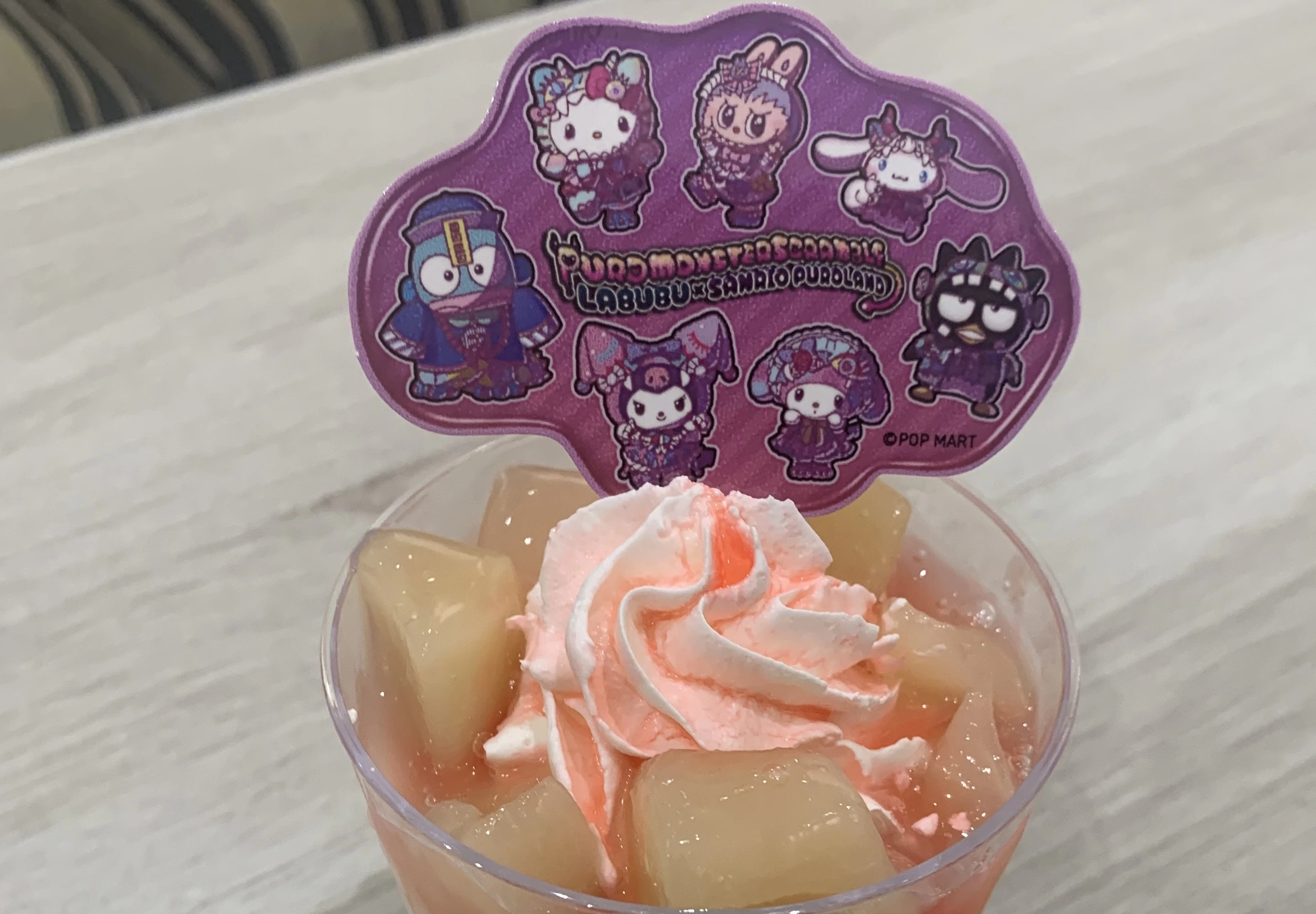 LABUBUとPUROMONSTERのカッコカワイイ！杏仁ピーチパフェ