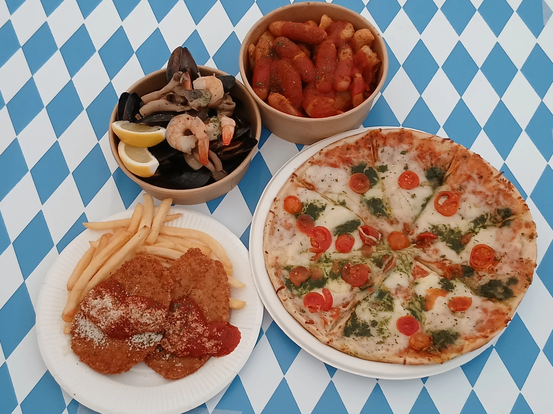 マルゲリータピザなど様々なフード