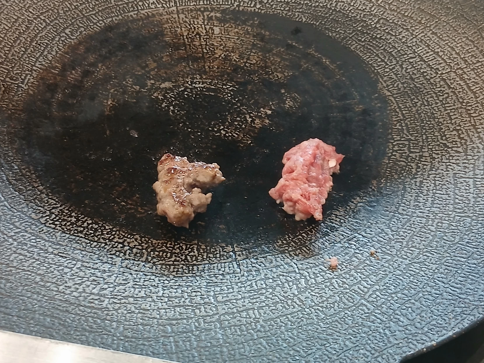 鉄板で焼くちぎりハンバーグ