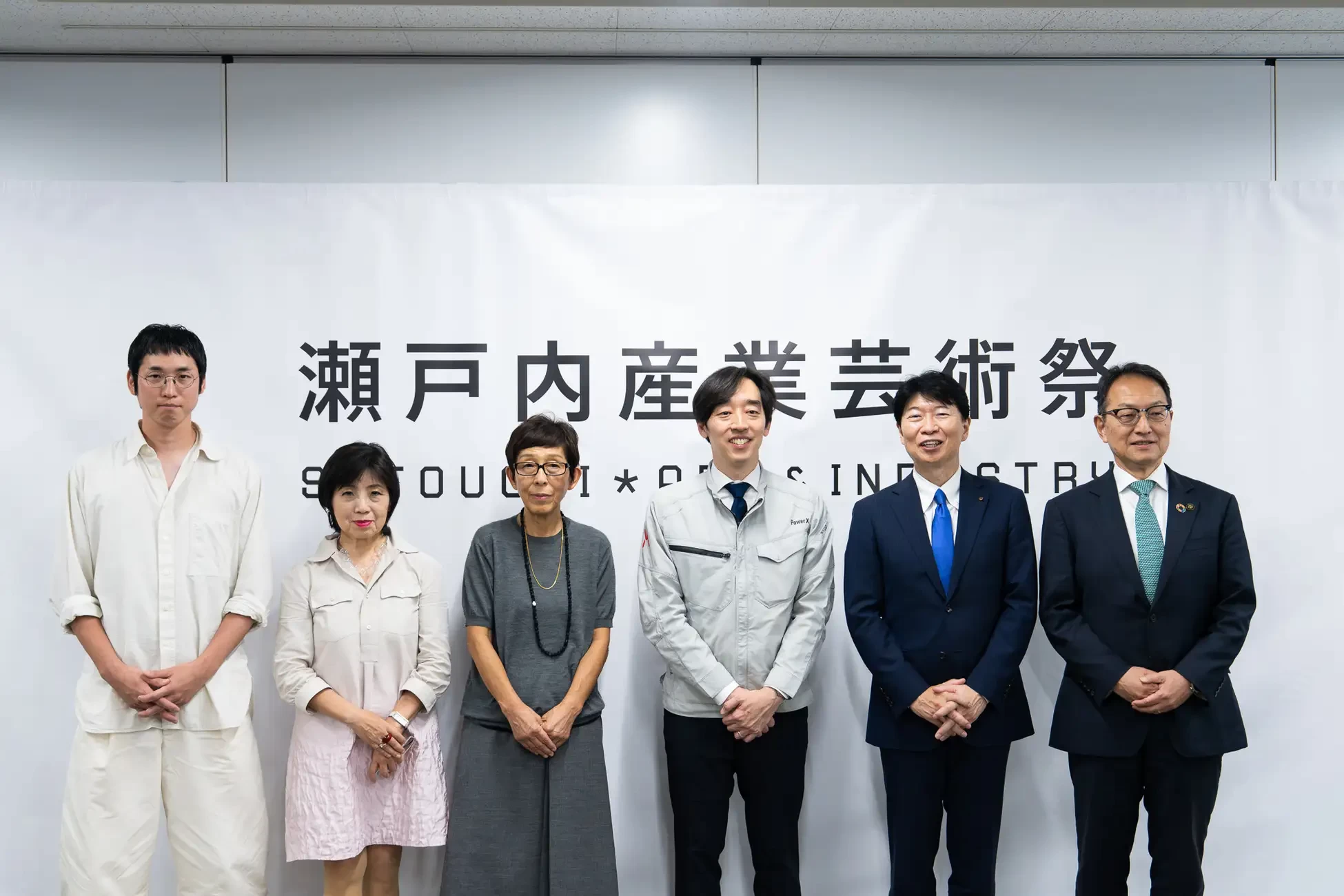 左から、クリエイティブ・ディレクターの佐竹正基氏、キュレーターの長谷川祐子氏、建築家の妹島和世氏、一般財団法人日本産業芸術財団代表理事（当社代表執行役社長CEO）の伊藤正裕、岡山県知事の伊原木隆太氏、玉野市長の柴田義朗氏