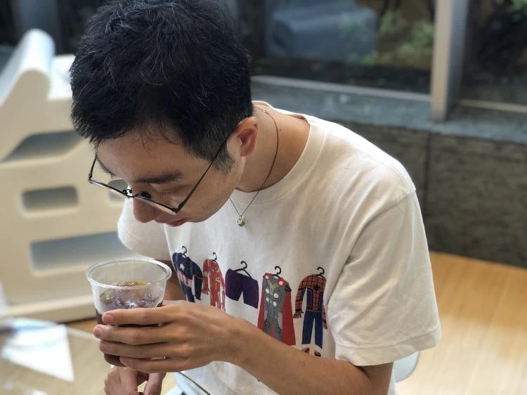 バリスタ・柳隆晴さんがコンビニ4社のアイスコーヒーを飲み比べ！ 【2020年夏編】