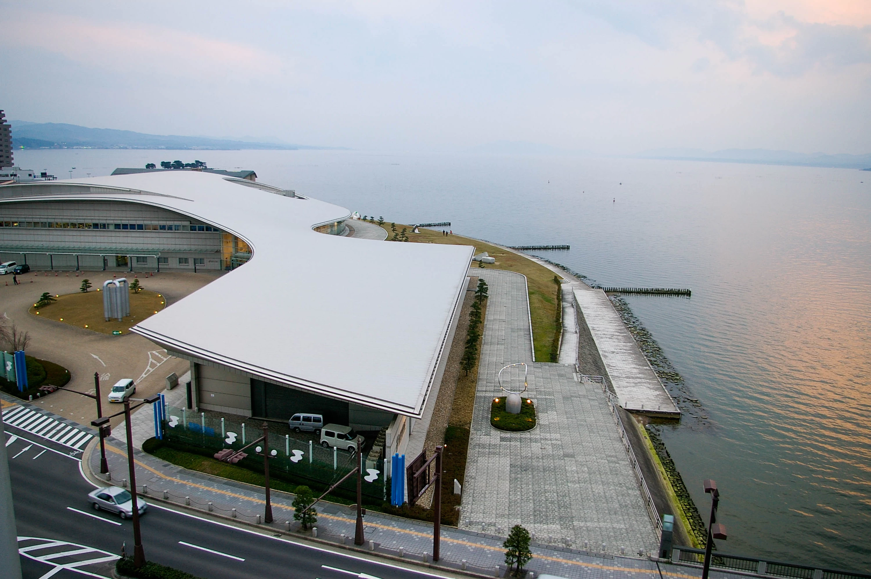 【倉方俊輔の建築旅】水の都・島根県松江市で出合う美しい建築