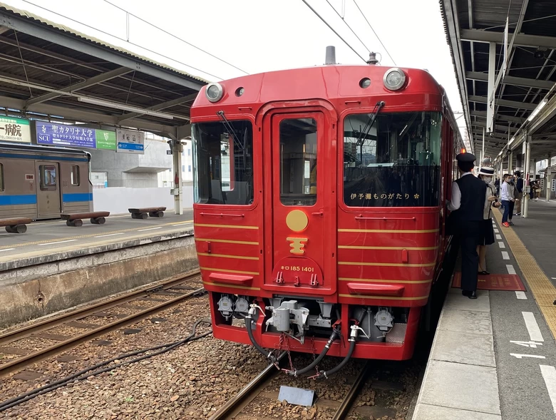 愛媛県の人気観光列車「伊予灘ものがたり」で瀬戸の海を望む極上の鉄道旅を