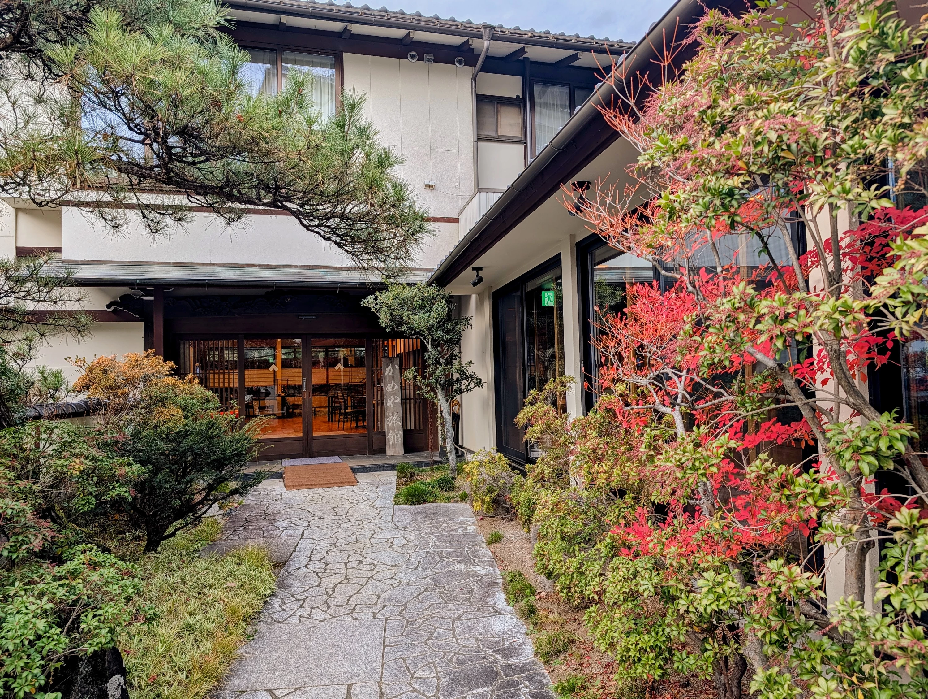 【下諏訪温泉】大人の隠れ家「聴泉閣かめや」。300年以上の歴史と文化が香る宿で叶える極上ご褒美旅