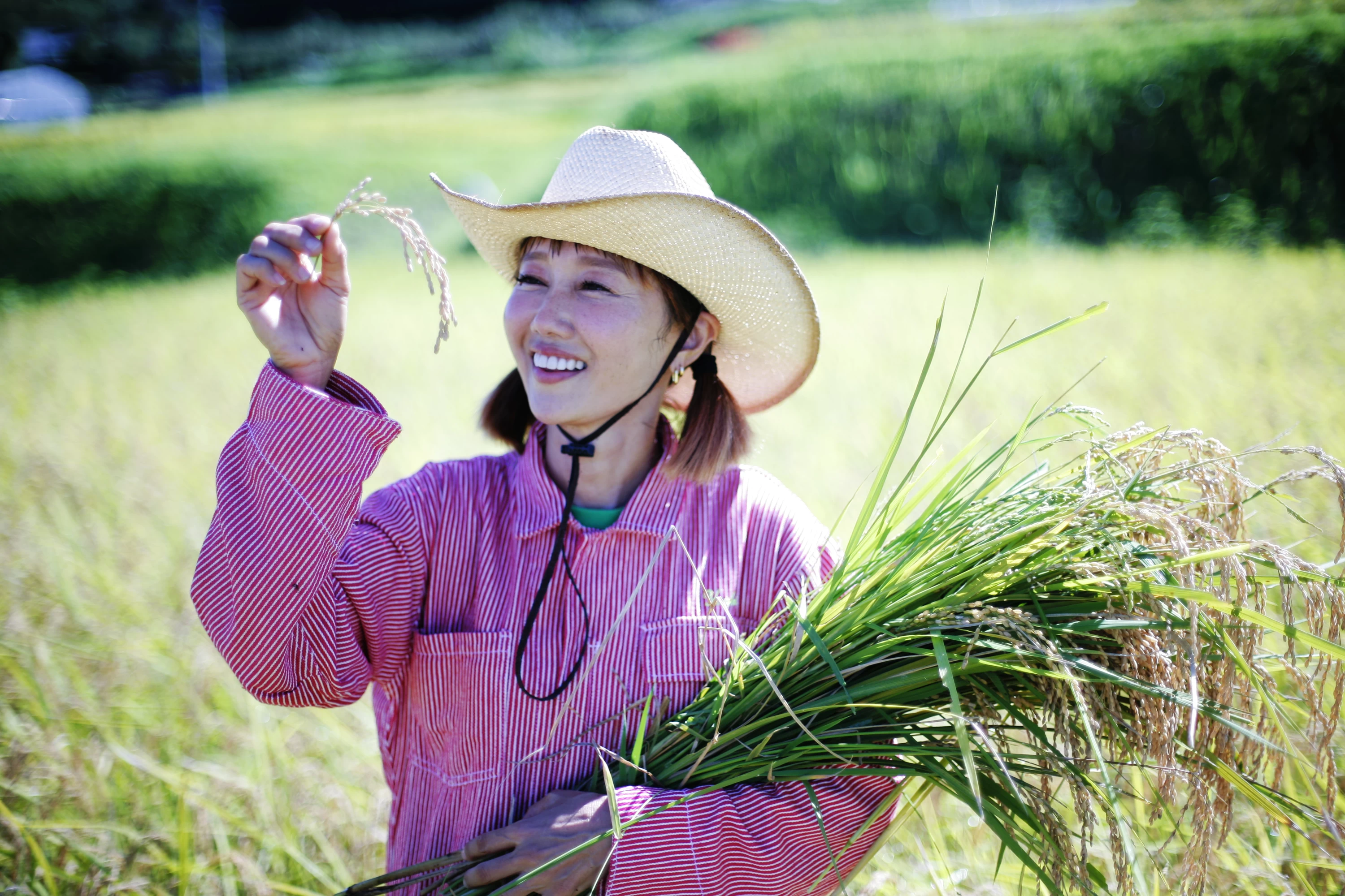 【インタビュー】 命を醸し、神聖なる「一滴」を待つ。俳優・工藤夕貴さんが富士山の麓で生きる理由