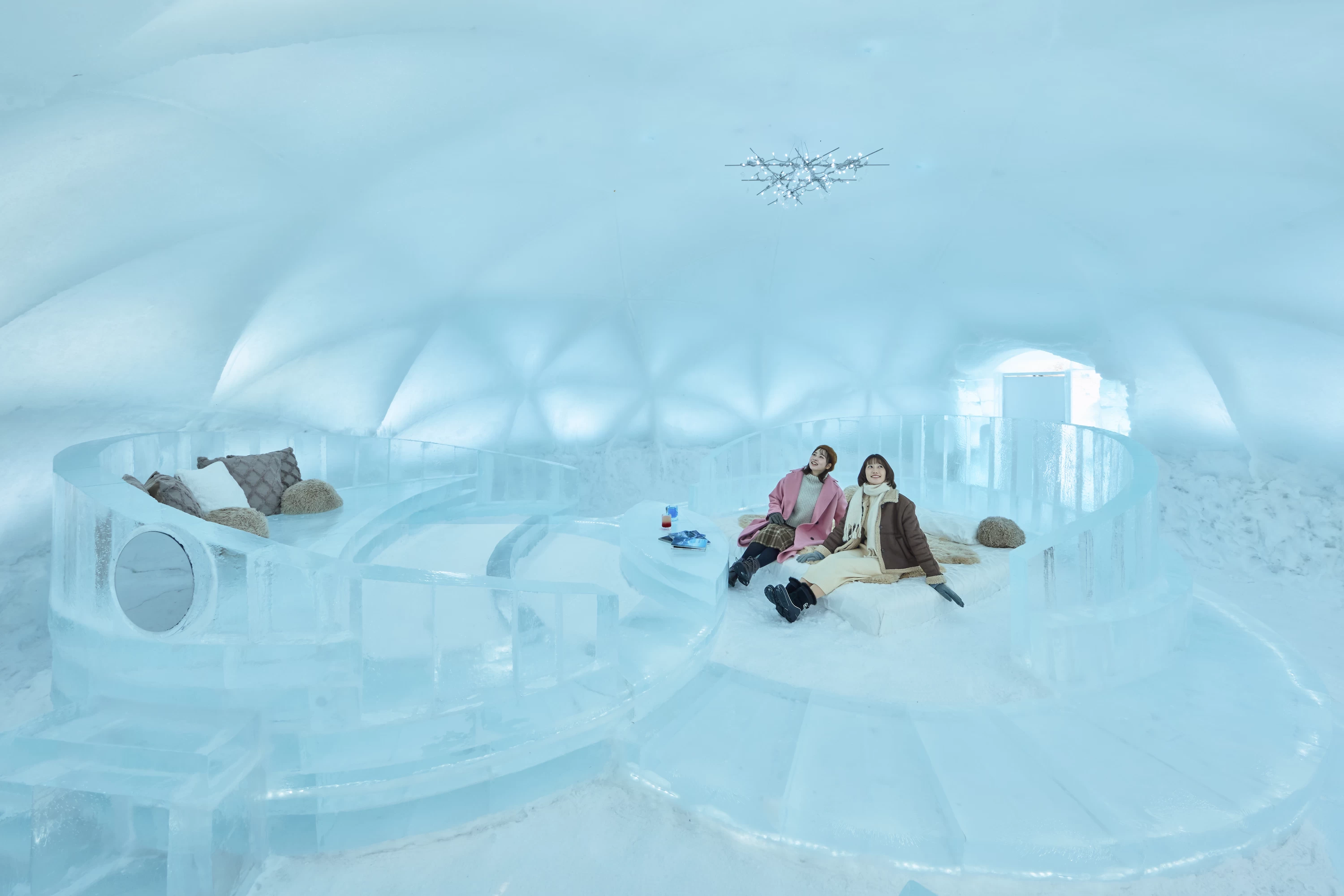 マイナス20℃の寒さを楽しさに変える！ 星野リゾート トマム「氷のホテル」ができるまで ～継ぎ目のない一枚氷に宿る、職人とスタッフの熱量～