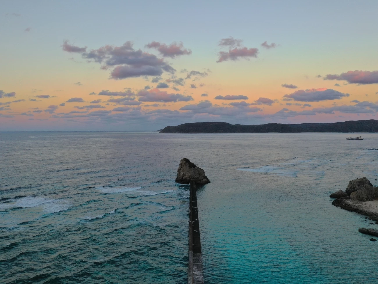 地元の海から取れました少し大きめの流木です！ - 置物