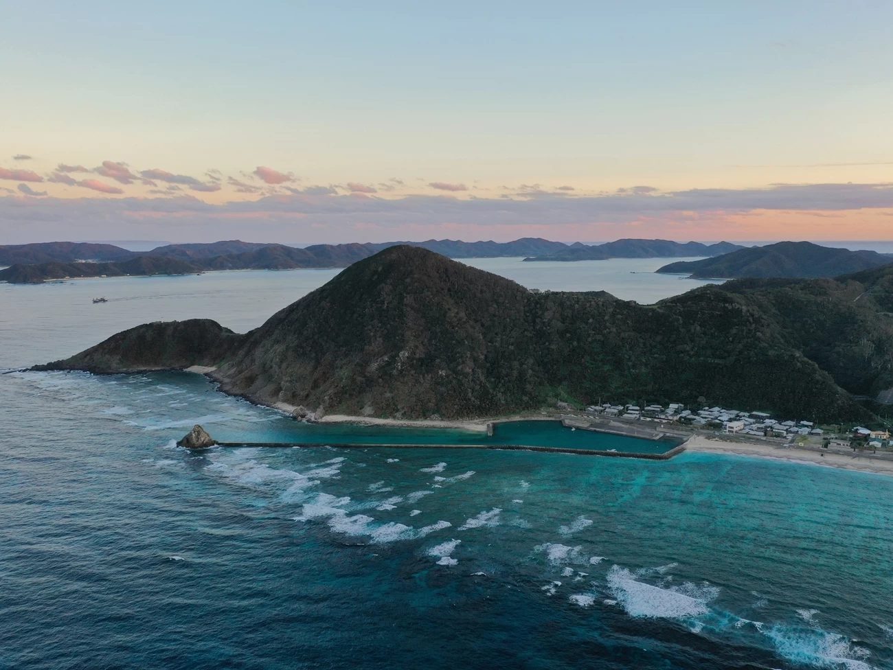 地元の海から取れました少し大きめの流木です！ - 置物