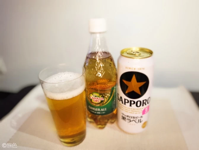 赤いビールに生卵入りビール ビアカクテルとおつまみでワクワク時間 旅色likes