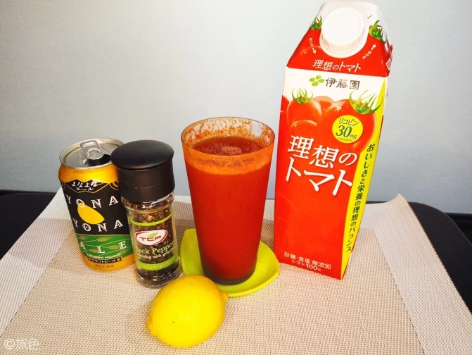 赤いビールに生卵入りビール ビアカクテルとおつまみでワクワク時間 旅色likes