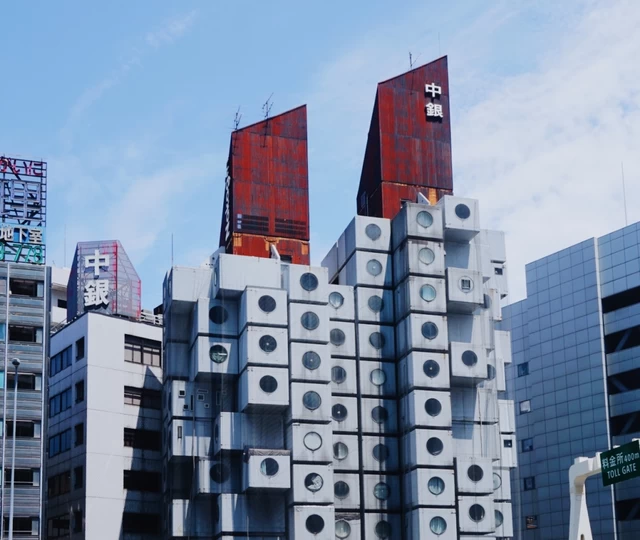 メタボリズム建築の傑作！ 中銀カプセルタワービル