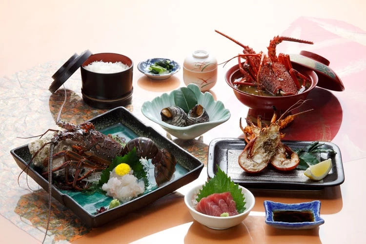 秋はプリップリの伊勢えびが食べられる!