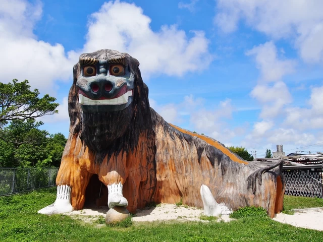 歴史に思いを馳せる沖縄版の獅子舞（八重瀬町）