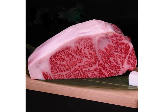 ■ステーキ／柔らかな肉質と肉汁を堪能「送料無料・オリーブ牛サーロインブロック肉」（香川）