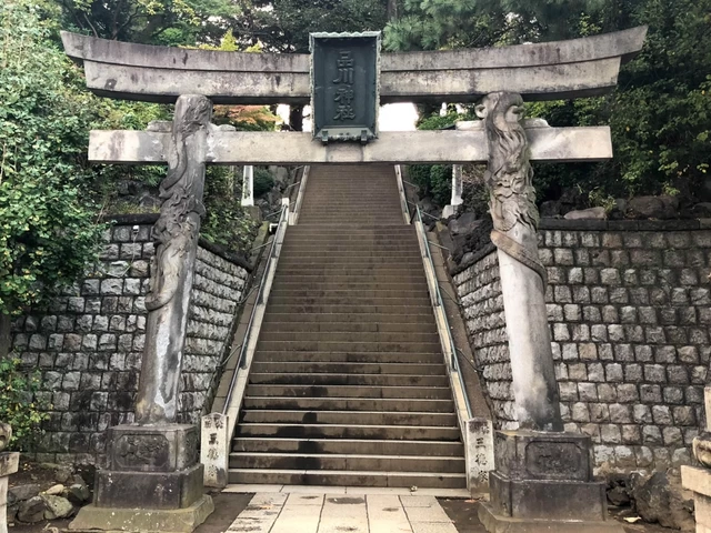 石造りの鳥居に職人の技術を発見 品川神社