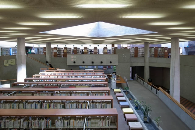 山口県立山口図書館
