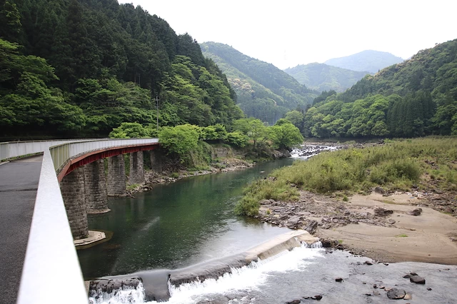 渓谷美を眺めながら日本の原風景を駆け抜ける