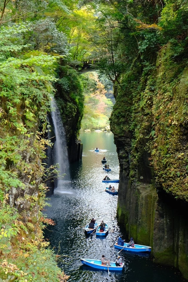 真名井の滝とボートは高千穂峡の代名詞です。