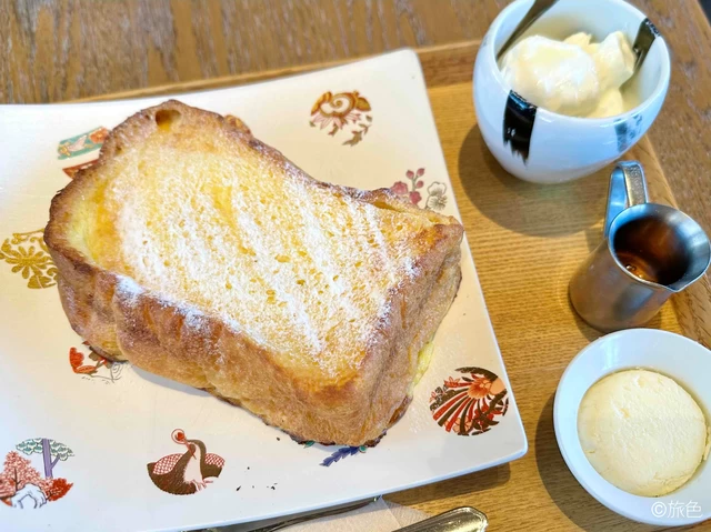 モダンテラスのフレンチトースト オレンジの花の蜂蜜添え1,320円