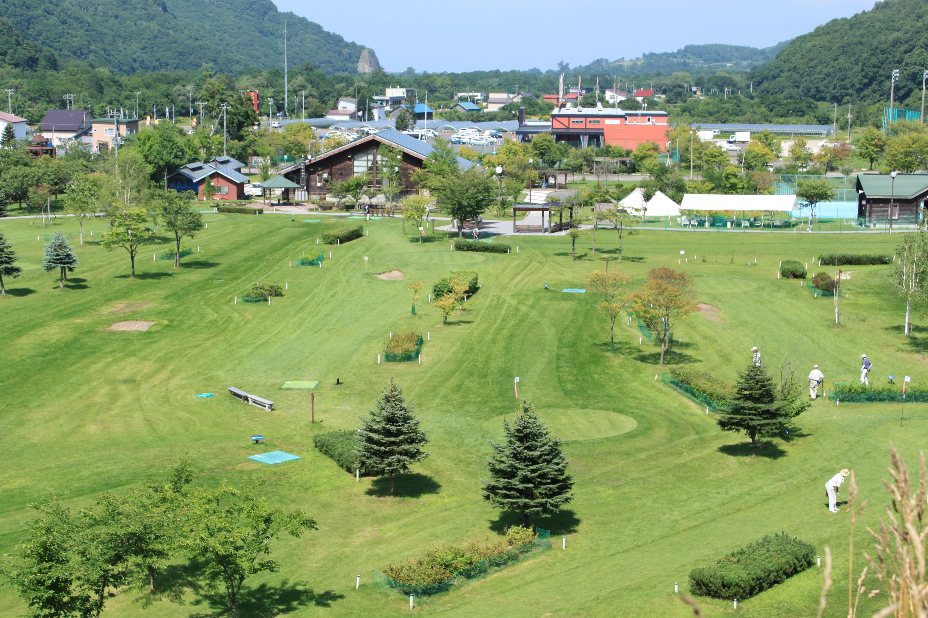 国際パークゴルフ協会公認のコースで全36ホールと本格的なパークゴルフ場