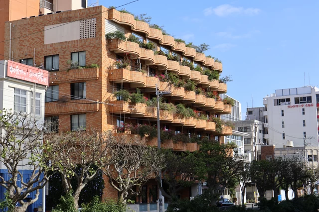 ホテルサンパレス球陽館は2004年「モノレールから見える緑化コンテスト」　最優賞を受賞