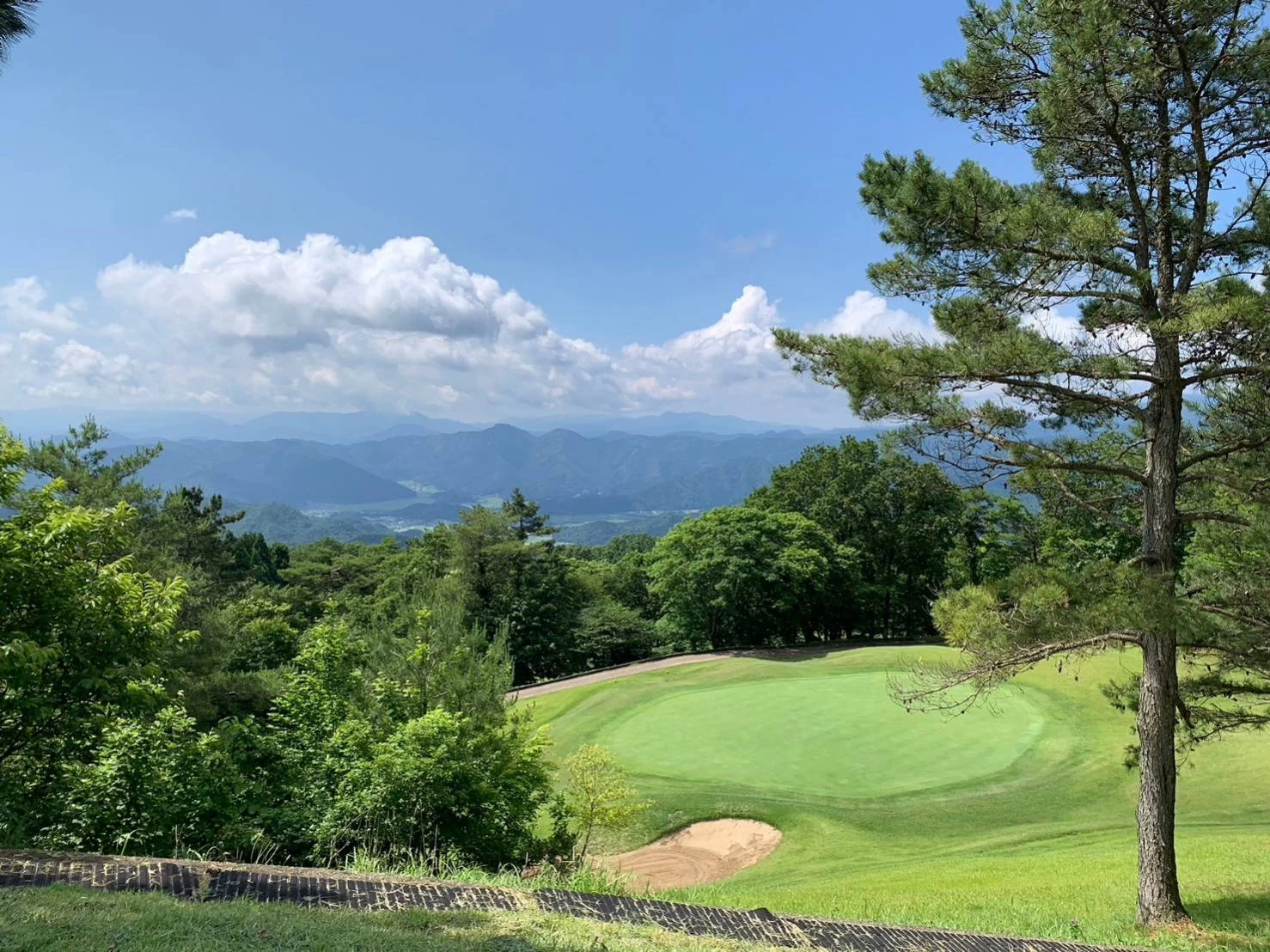 大阪市から天空のゴルフ場へ！城崎温泉で食べ歩きも楽しむ旅