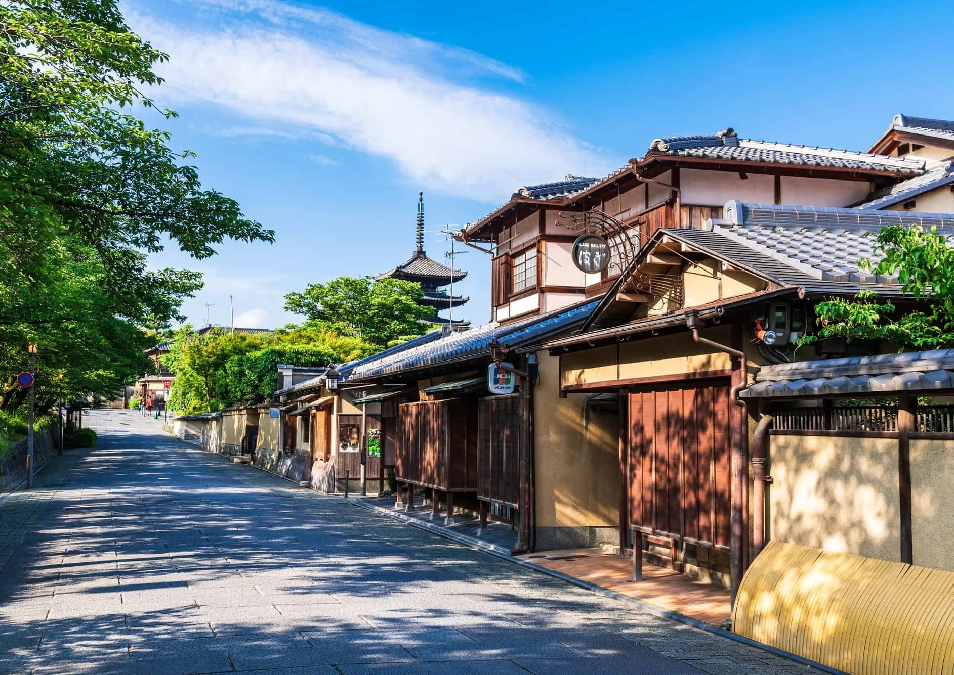 京都で二条城や高台寺を散策 極上寿司も堪能する大人の日帰り旅