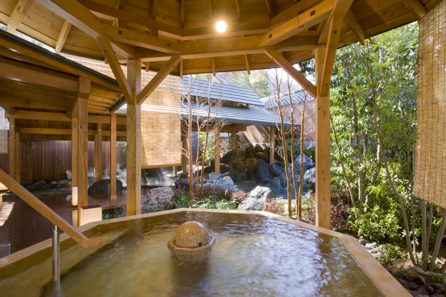武田信玄の隠し湯として知られる「下部温泉郷」は1200年以上の歴史ある名湯