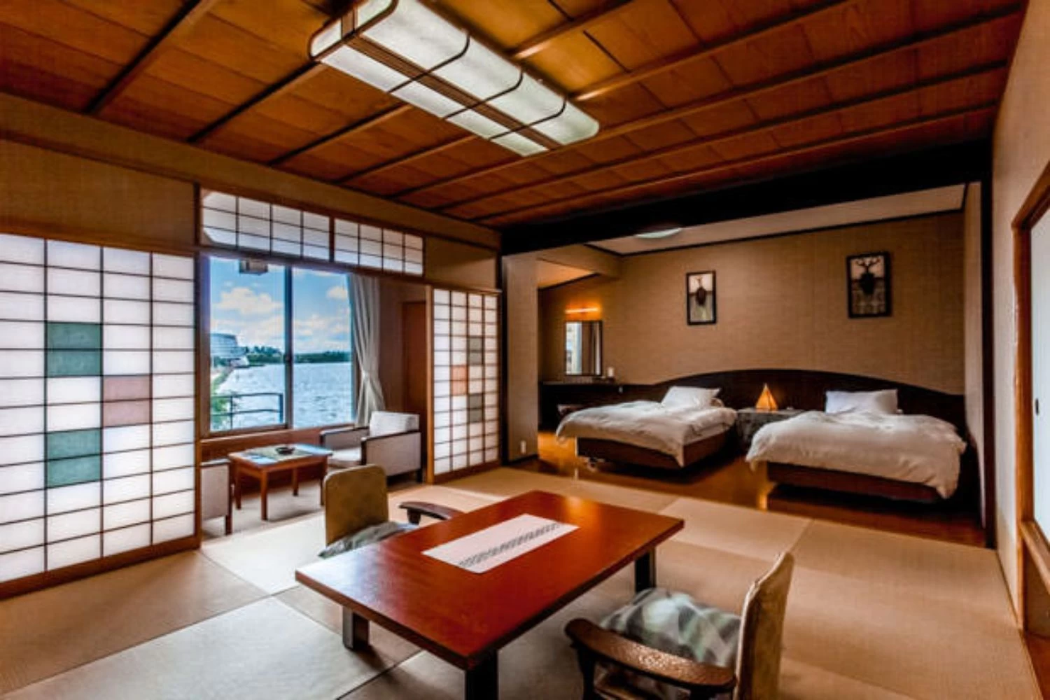 モダンと加賀雅が折をなす36の客室は、純和室とベッド付和洋室を選べます