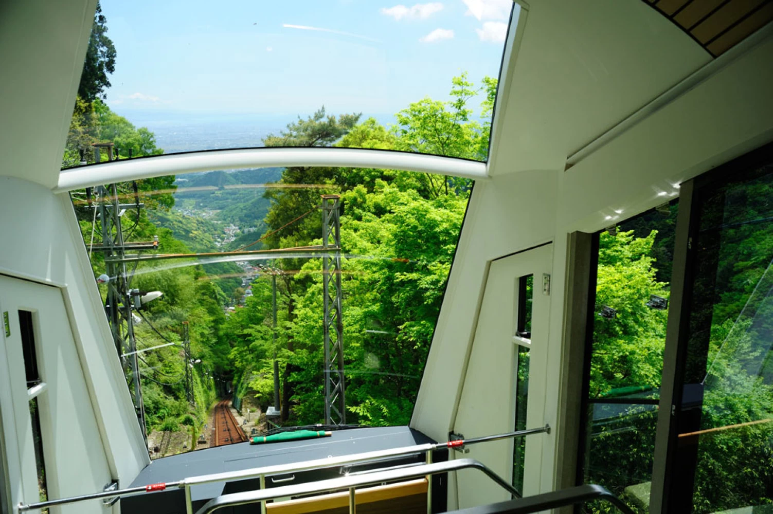 ケーブルカーの中からの景色