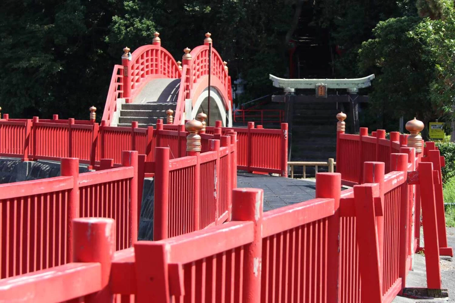 赤い欄干と太鼓橋