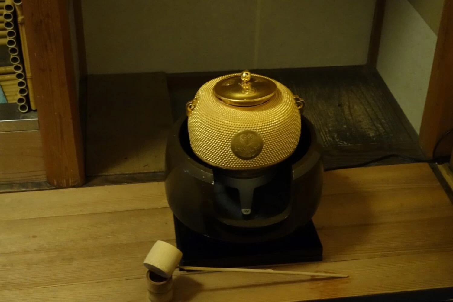 純金の茶釜